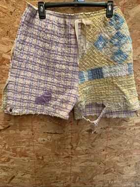 Quilt distressed shorts
